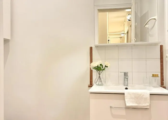 4 Guests Jardin Des Plantes Paris